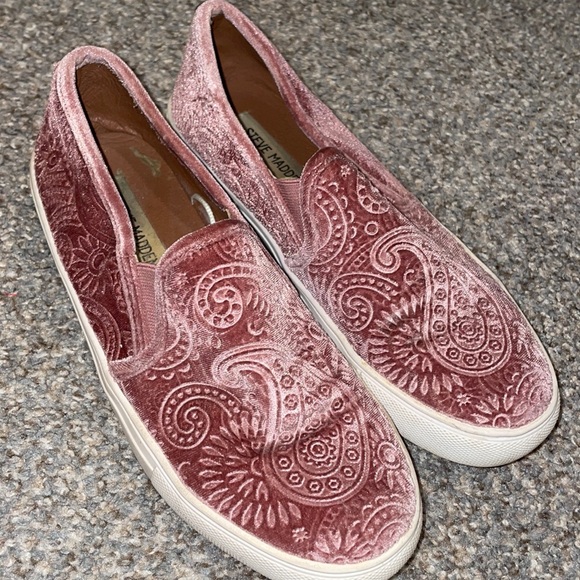 Steve Madden Mauve Velvet Sneaker - Picture 1 of 3